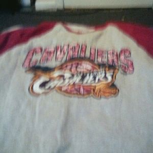 A mens large cleveland cavaliers tshirt